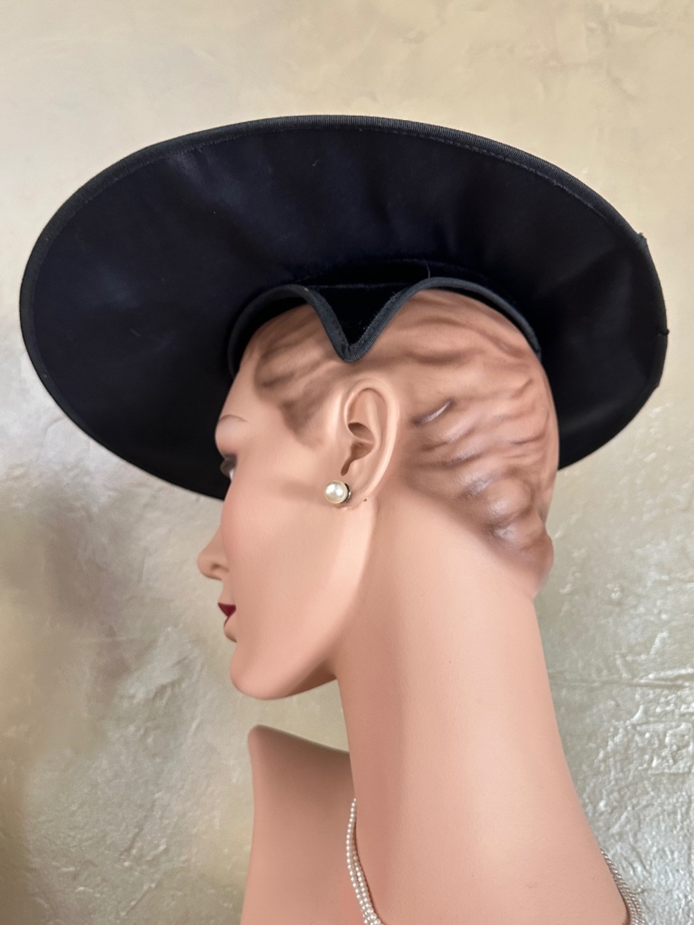 DEBONAIR 1950's BLACK VELOUR CARTWHEEL HAT + BRAIDED BAND/BOW - Picture 5 of 10